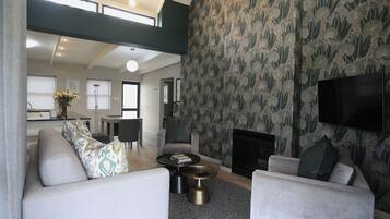 Suite, Patio, Courtyard View