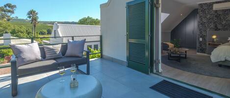 Twin Room, Balcony, Courtyard View | In-room safe, iron/ironing board, free WiFi