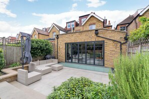 Terrace/patio - Designer 6-Bed Putney Home with AC (London,)