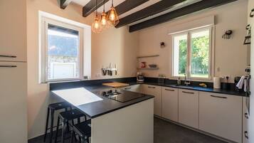 KĂŒhlschrank, Mikrowelle, Ofen, GeschirrspĂŒler