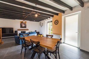 Dining - Warm house, ideal for families (Plélo)