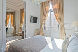 6 soverom, strykejern/-brett, internettilgang og sengetøy