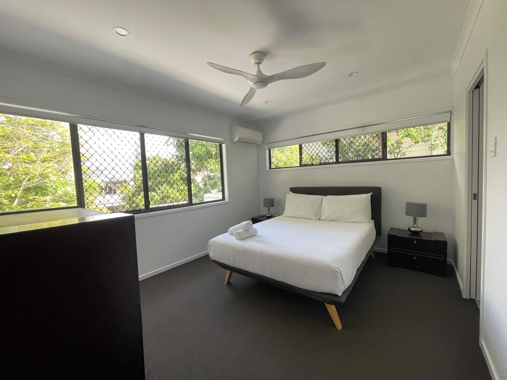 3 bedrooms, iron/ironing board, Internet, bed sheets