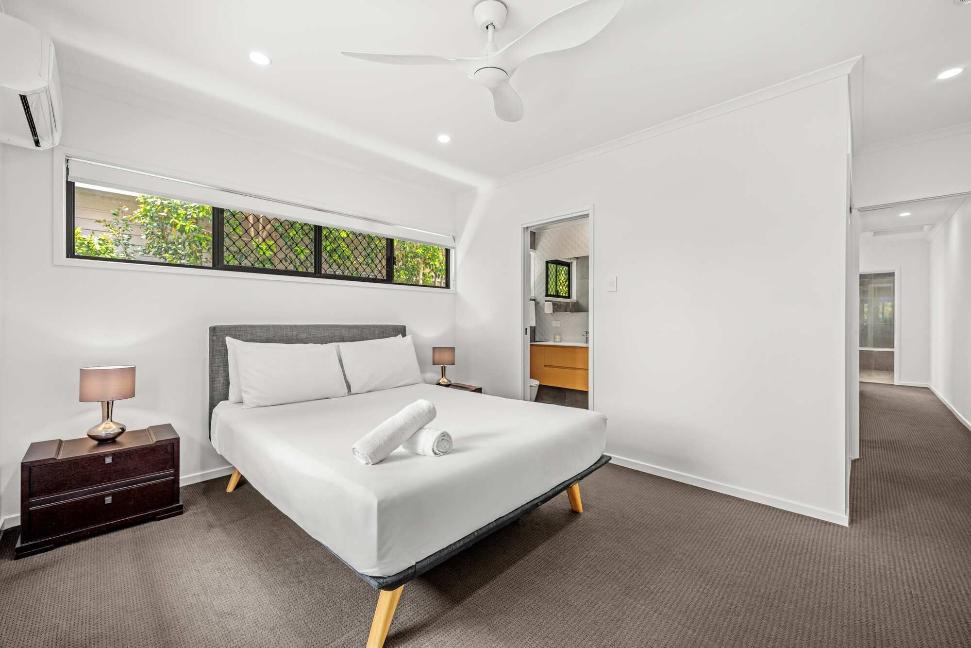 3 bedrooms, iron/ironing board, internet, bed sheets