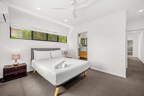 3 bedrooms, iron/ironing board, Internet, bed sheets - Peaceful 3BR 2BA with Parking Near Airport and CBD (Nundah)