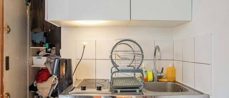 Micro-ondes, plaque de cuisson, cafetière/bouilloire