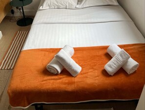 1 bedroom, internet, bed sheets