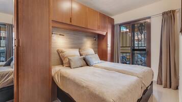 2 bedrooms, iron/ironing board, WiFi, bed sheets