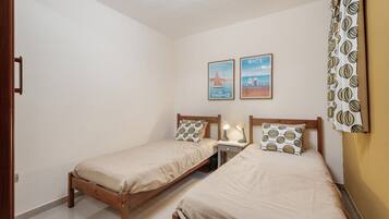 Iron/ironing board, WiFi, bed sheets