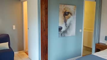 5 bedrooms, travel crib, WiFi, bed sheets