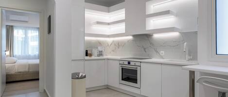 Réfrigérateur, four, plaque de cuisson, lave-vaisselle