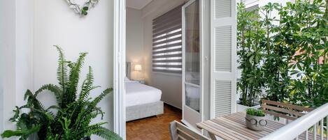 2 chambres, fer et planche à repasser, lit de bébé portatif