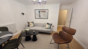 TV - 2 Bed Stylish Interiors, 25min to Central London (Greater London)