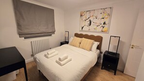 2 bedrooms, iron/ironing board, internet, bed sheets - 2 Bed Stylish Interiors, 25min to Central London (Greater London)