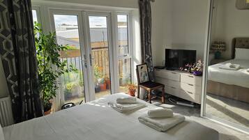 1 bedroom, iron/ironing board, Internet, bed sheets