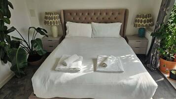 1 habitación, tabla de planchar con plancha, internet y ropa de cama
