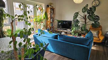 TV, DVD player, stereo, offices