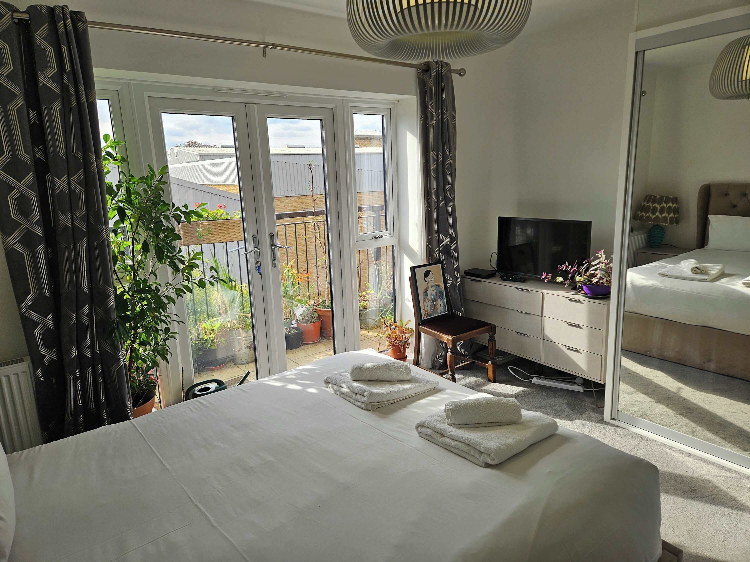 1 bedroom, iron/ironing board, internet, bed sheets