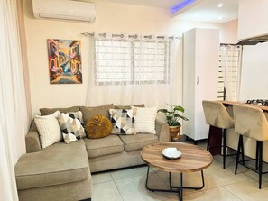 Apartment, 2 Bedrooms, Accessible, Smoking | Living area