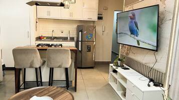 Apartment, 2 Bedrooms, Accessible, Smoking | Dining room