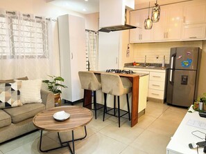 Apartment, 2 Bedrooms, Accessible, Smoking | Interior