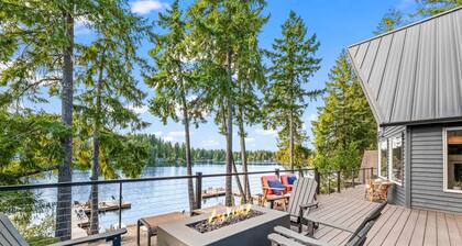 Lakefront Luxury Hot Tub Dock Retreat