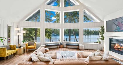 Lakefront Luxury Hot Tub Dock Retreat
