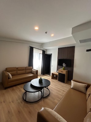 Business Suite, Balcony, City View