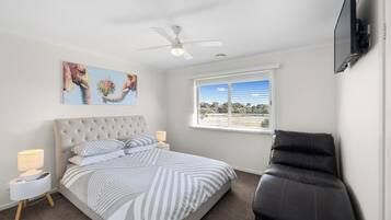 3 bedrooms, bed sheets