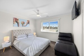 3 bedrooms, bed sheets
