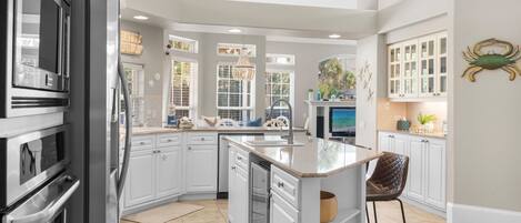 ثلاجة، ميكروويف، فرن، موقد طهي مسطح