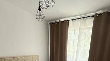 2 عدّة غرف نوم ومكواة/لوح كي وواي فاي مجانًا وملاءات أسرّة