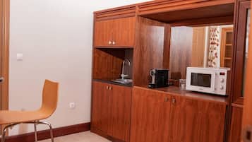 Desk, laptop workspace, WiFi (free)