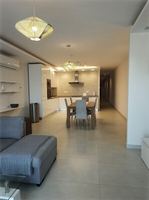 Interior - 3-bedroom apartment in Għarb with stunning Views and hotel amenities (L-Għarb)