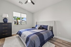 3 makuuhuonetta, silitysrauta/-lauta, ilmainen Wi-Fi, vuodevaatteet