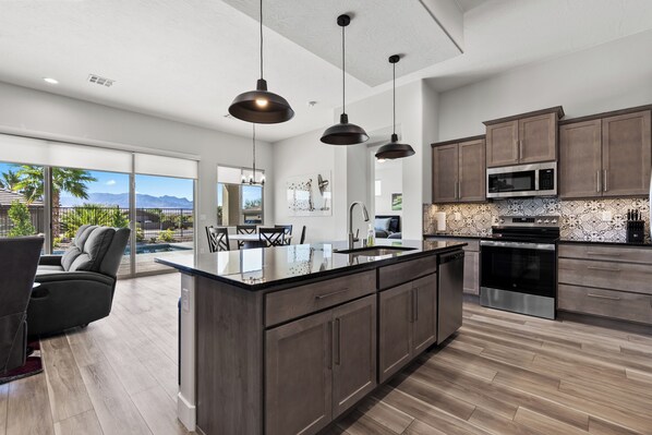 Fridge, microwave, oven, stovetop - Caddyshack by Mesquite Vacation Rentals in Val Vista w/ pool, putting green and over $500 in complimentary daily activities! (Mesquite)