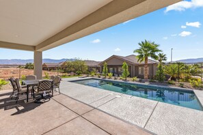 Pool - Caddyshack by Mesquite Vacation Rentals in Val Vista w/ pool, putting green and over $500 in complimentary daily activities! (Mesquite)