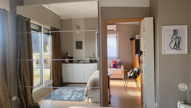 A modern interior with a kitchen, a dining area, and a bedroom. - CHAMBRE VIVIANE in the Mélusine house near the Brocéliande forest (Néant-sur-Yvel)
