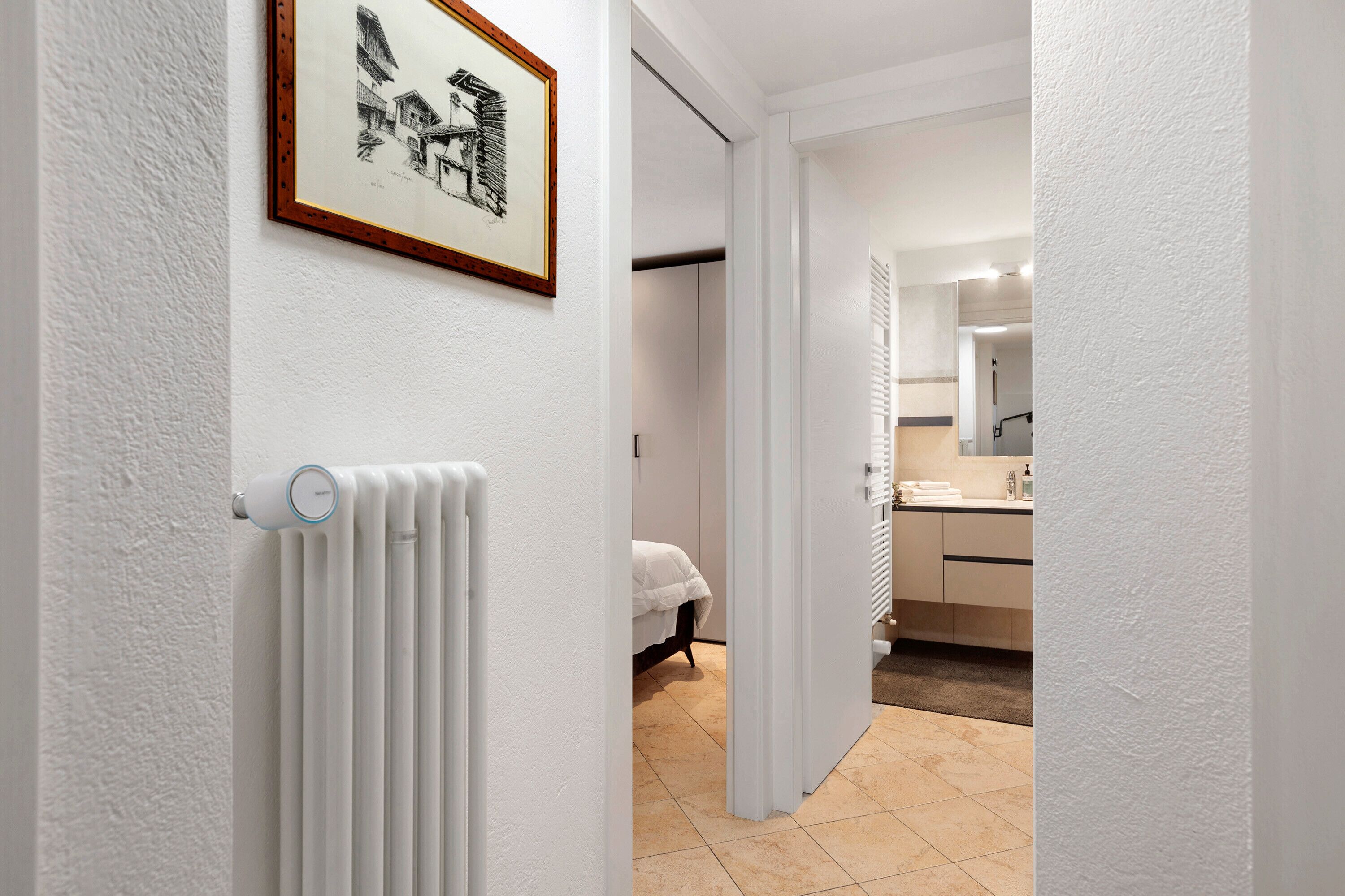 Douche, sèche-cheveux, serviettes fournies