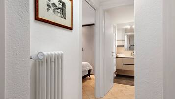 Douche, sĂšche-cheveux, serviettes fournies