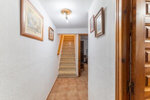Interior - Holiday Home 'De Los Abuelos' with Mountain Views, Private Terrace and Wi-Fi (Ortigosa del Monte)