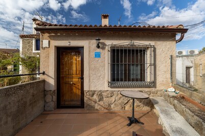Holiday Home 'De Los Abuelos' with Mountain Views, Private Terrace and Wi-Fi