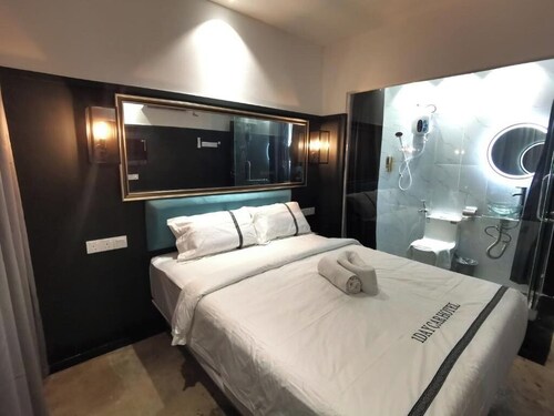 1 Day Car Hotel Batu Gajah 