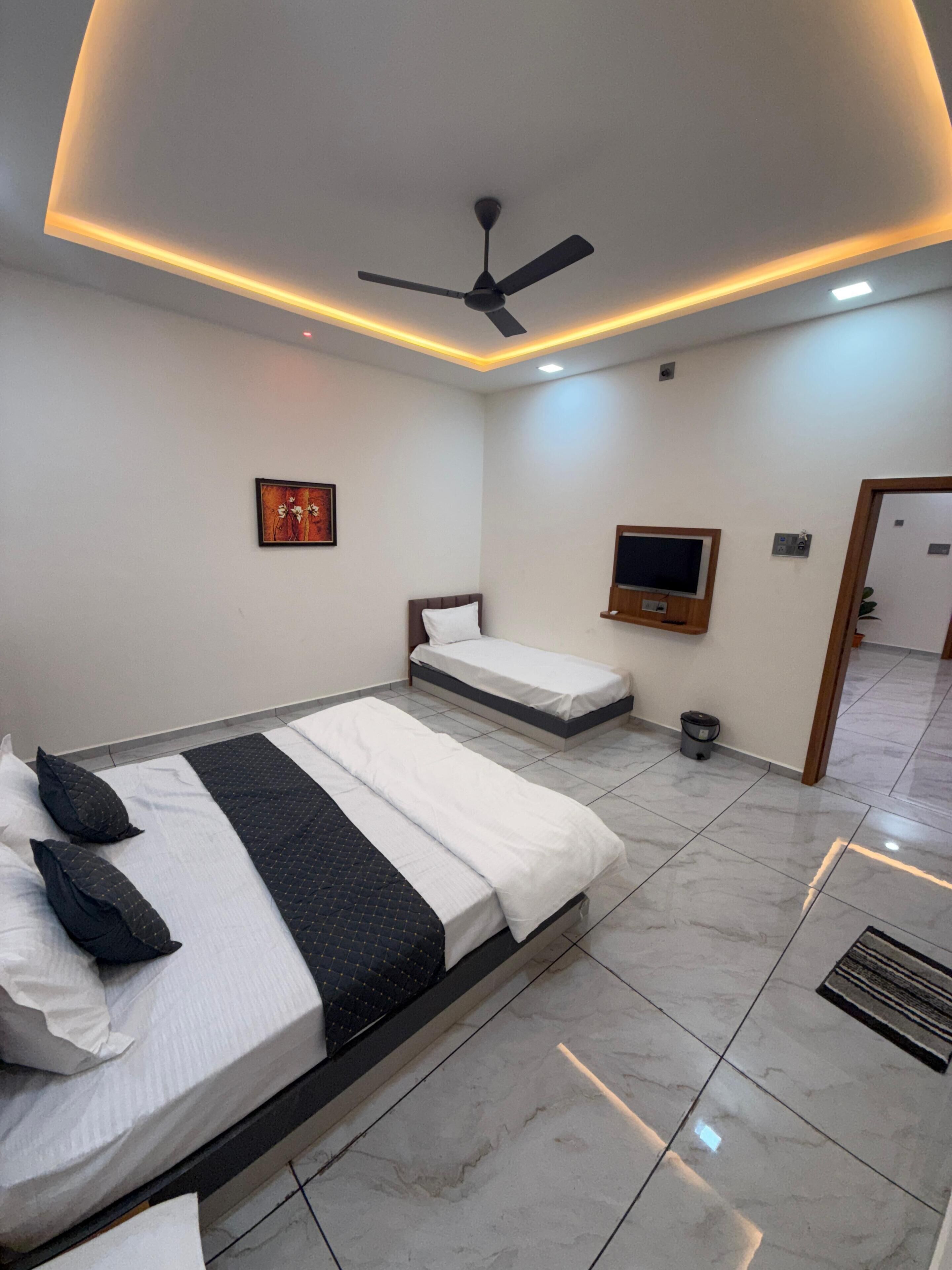 Habitación triple familiar, vistas a la ciudad | Wifi gratis