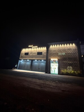 Fachada de la propiedad