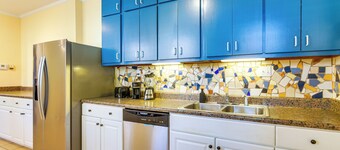 Midtown Duplex 1 Mi to Memphis Zoo & Overton Park!