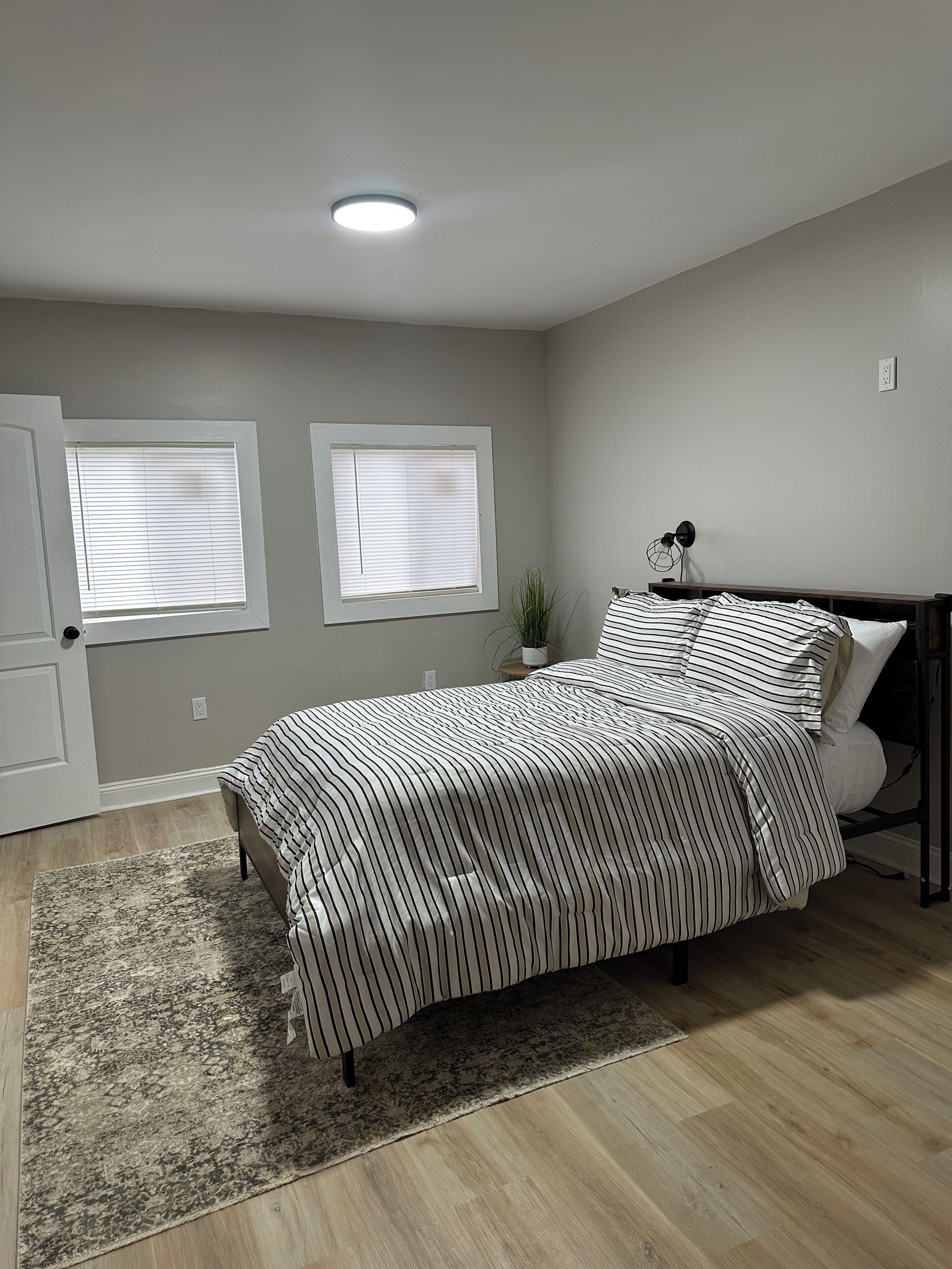 3 多间卧室、熨斗/熨衣板、WiFi、床单