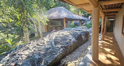 COCOA BEACH lodge: Your private refuge in the heart of paradise