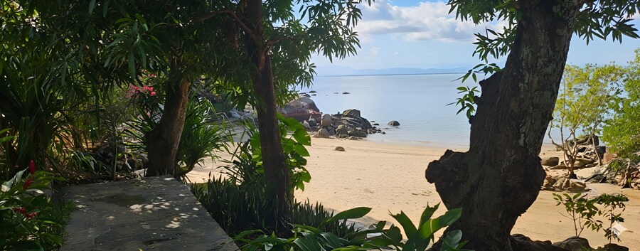 COCOA BEACH lodge private refuge on Nosy Komba