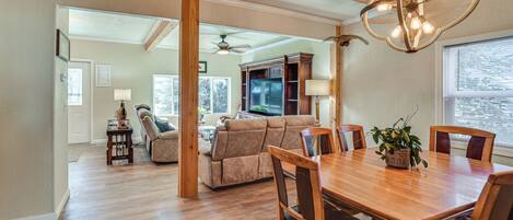 House (5 Bedrooms) | Interior